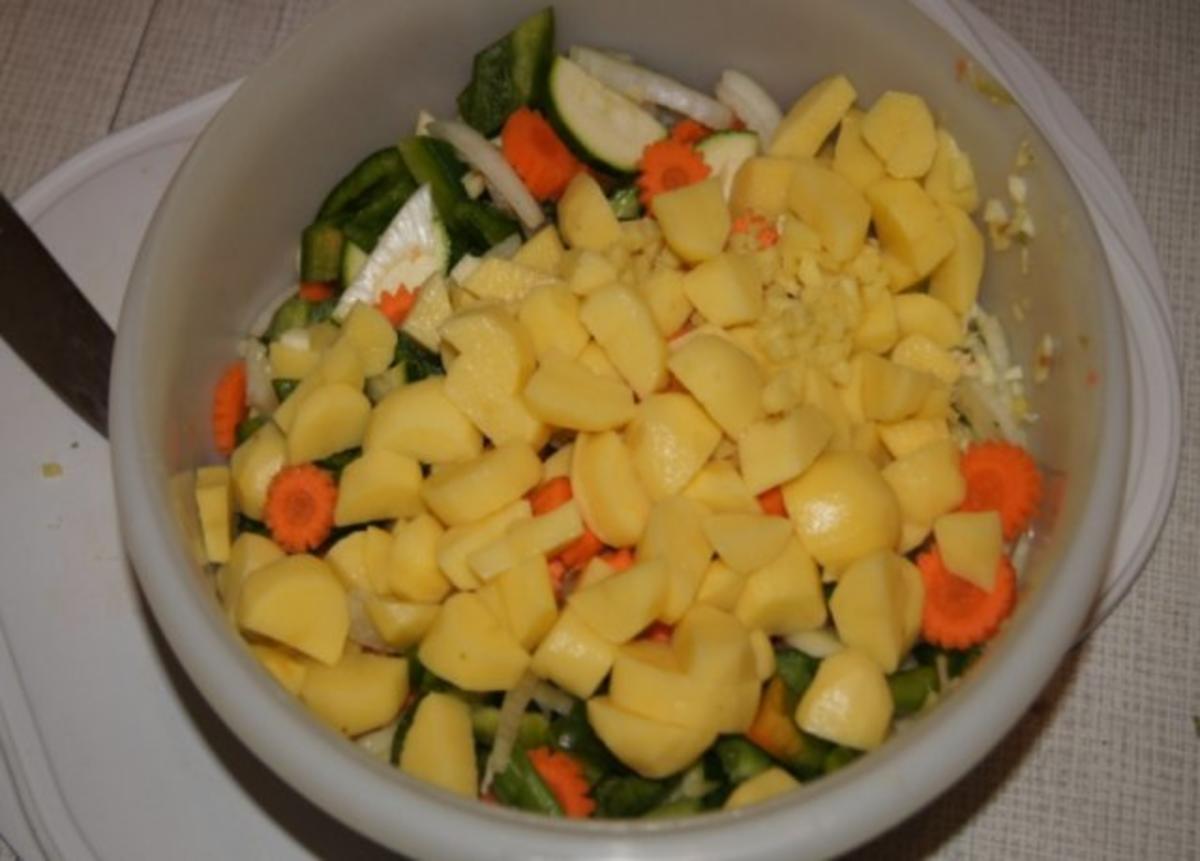Pikante Gemüsesuppe mit Kokosmilch und Hähnchenbrustfilet - Rezept - Bild Nr. 5