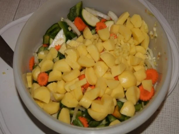 Pikante Gemüsesuppe mit Kokosmilch und Hähnchenbrustfilet - Rezept - Bild Nr. 5