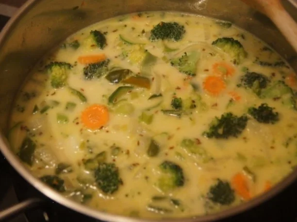 Pikante Gemüsesuppe mit Kokosmilch und Hähnchenbrustfilet - Rezept - Bild Nr. 11