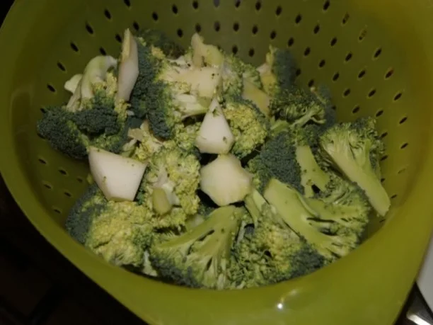 Pikante Gemüsesuppe mit Kokosmilch und Hähnchenbrustfilet - Rezept - Bild Nr. 6