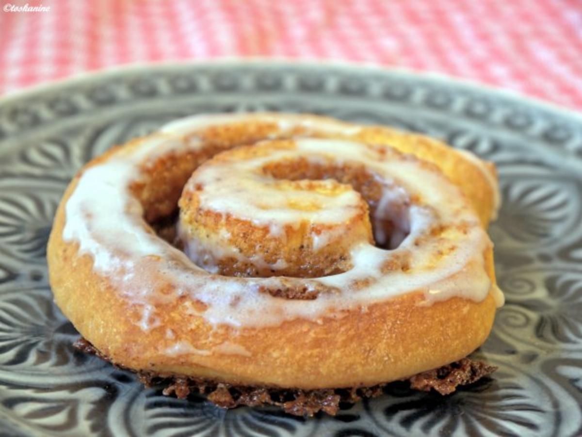 Bilder für Lakritzschnecken mit Teig und Milch - Rezept