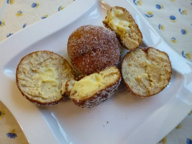 Rezept: Gefüllte Rosenmontags-Kräppel Bild Nr. 2 Gefüllte Rosenmontags-Kräppel - Rezept - Bild Nr. 2