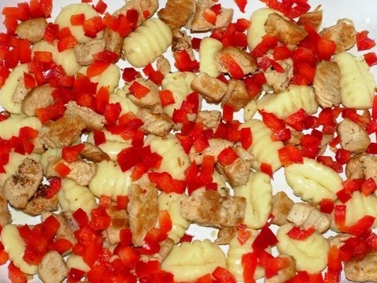 Rezept: Szegediner Putenauflauf mit Gnocchi Bild Nr. 9 Szegediner Putenauflauf mit Gnocchi - Rezept - Bild Nr. 9