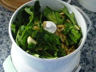 Tapa   Pimientos mit Ziegenkäse-Zucchinifüllung,Kartoffelselleriepüree und Rucolapesto - Rezept - Bild Nr. 4