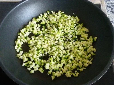 Tapa   Pimientos mit Ziegenkäse-Zucchinifüllung,Kartoffelselleriepüree und Rucolapesto - Rezept - Bild Nr. 6