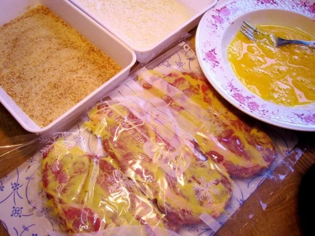 Rezept: Panierte Nackenscheiben sind saftig und zart zugleich ... Bild Nr. 3 Panierte Nackenscheiben sind saftig und zart zugleich ... - Rezept - Bild Nr. 3