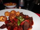 Feines Hirschragout mit süßer Pfeffersoße>> - Rezept