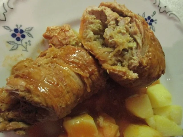 Rezept: Sauerkraut mal eingepackt in Schweinsroulade Sauerkraut mal eingepackt in Schweinsroulade - Rezept