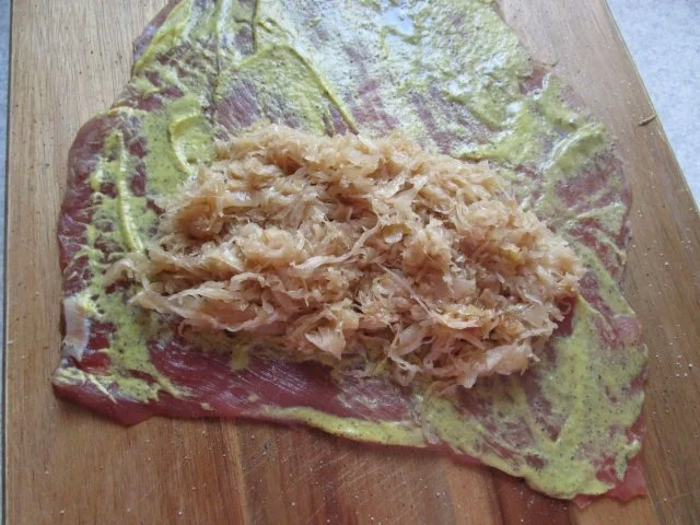 Rezept: Sauerkraut mal eingepackt in Schweinsroulade Bild Nr. 8 Sauerkraut mal eingepackt in Schweinsroulade - Rezept - Bild Nr. 8