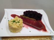 Roastbeef mit Calvados-Rotkohl, Kartoffelstampf an Portwein-Rotwein-Reduktion - Rezept