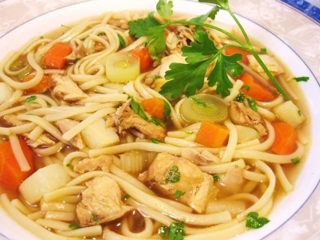 Rezept: Hühnersuppe mit Nudeln Bild Nr. 2 Hühnersuppe mit Nudeln - Rezept - Bild Nr. 2