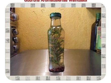 Rezept: Öl: Aromatisiertes Walnussöl Öl: Aromatisiertes Walnussöl - Rezept