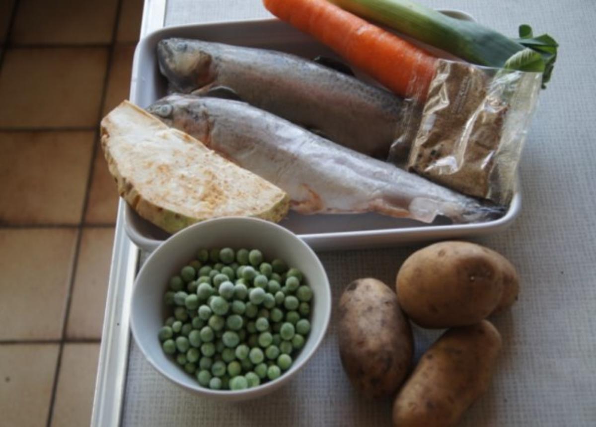 Regenbogen-Forelle mit Gemüse und Erbsen-Kartoffelstampf - Rezept - Bild Nr. 2
