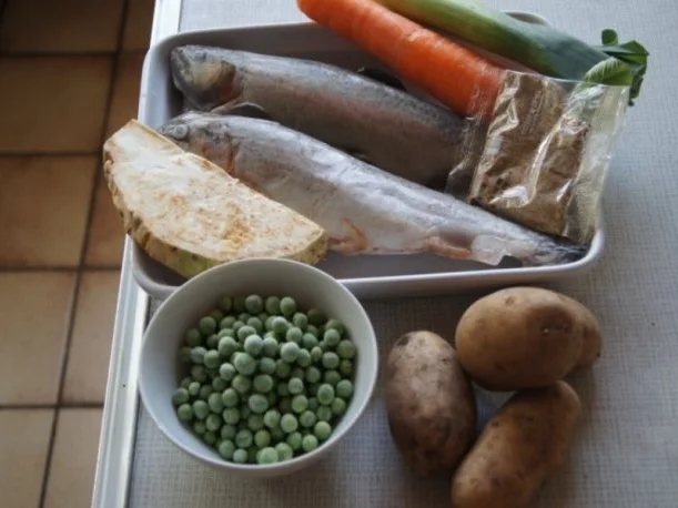 Regenbogen-Forelle mit Gemüse und Erbsen-Kartoffelstampf - Rezept - Bild Nr. 2