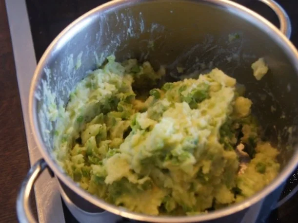 Regenbogen-Forelle mit Gemüse und Erbsen-Kartoffelstampf - Rezept - Bild Nr. 11