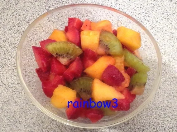 Rezept: Dessert: Obstsalat auf Joghurt Bild Nr. 4 Dessert: Obstsalat auf Joghurt - Rezept - Bild Nr. 4