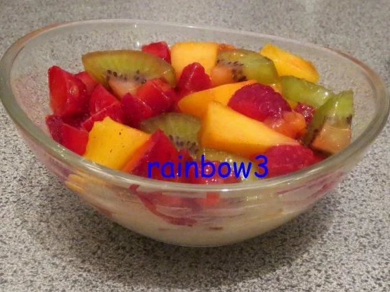 Rezept: Dessert: Obstsalat auf Joghurt Bild Nr. 5 Dessert: Obstsalat auf Joghurt - Rezept - Bild Nr. 5