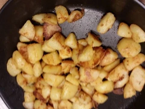 Gefülltes Schweinefilet im Blätterteig mit Bratkartoffeln - Rezept - Bild Nr. 3