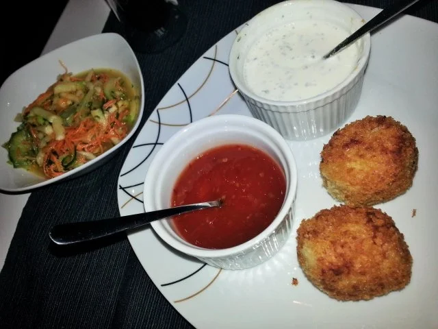 Fischbällchen mit süß saurem Salat - Rezept