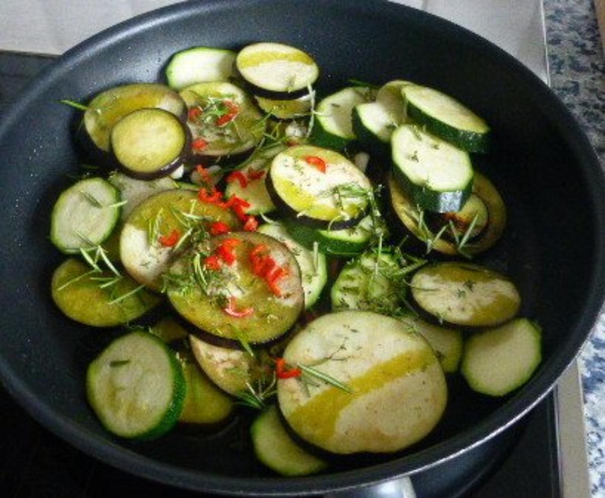 Warmer Gemüsesalat mit gratiniertem Ziegenkäse - Rezept - Bild Nr. 3