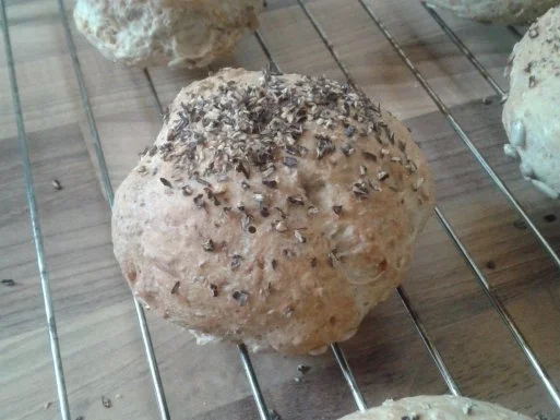 Dinkel-Weizen-Brötchen mit Vollkorn und Körnern - Rezept