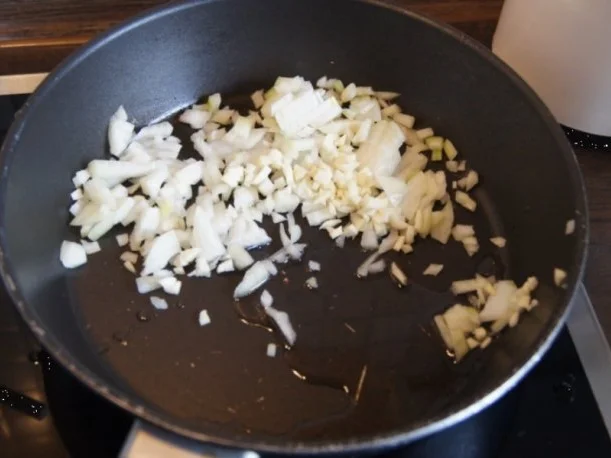 Rezept: Hörnchennudeln mit Tomaten-Thunfisch-Sauce Bild Nr. 5 Hörnchennudeln mit Tomaten-Thunfisch-Sauce - Rezept - Bild Nr. 5