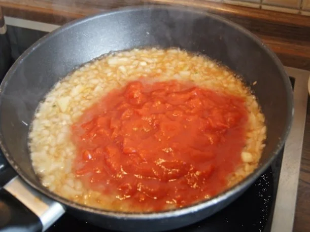 Rezept: Hörnchennudeln mit Tomaten-Thunfisch-Sauce Bild Nr. 7 Hörnchennudeln mit Tomaten-Thunfisch-Sauce - Rezept - Bild Nr. 7