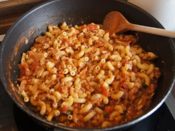 Rezept: Hörnchennudeln mit Tomaten-Thunfisch-Sauce Bild Nr. 13 Hörnchennudeln mit Tomaten-Thunfisch-Sauce - Rezept - Bild Nr. 13