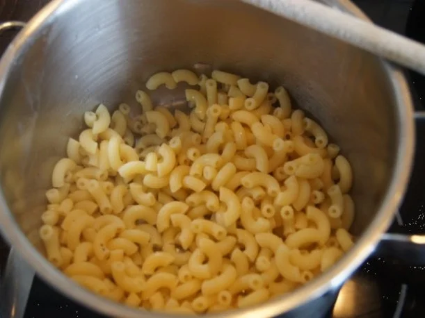 Rezept: Hörnchennudeln mit Tomaten-Thunfisch-Sauce Bild Nr. 4 Hörnchennudeln mit Tomaten-Thunfisch-Sauce - Rezept - Bild Nr. 4