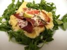 Ziegenkäse-Ravioli gefüllt mit Feige an Rosmarin-Honig-Butter und Prosciutto - Rezept