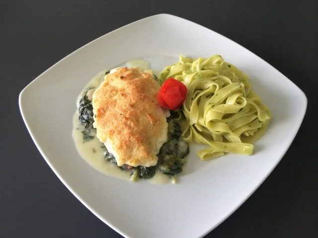 Tilapiafilet unter der Parmesankruste auf Mangoldgemüse - Rezept