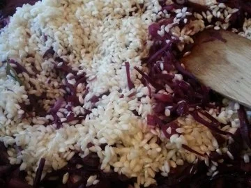 Rotkohlrisotto mit Würstchen - Rezept - Bild Nr. 3