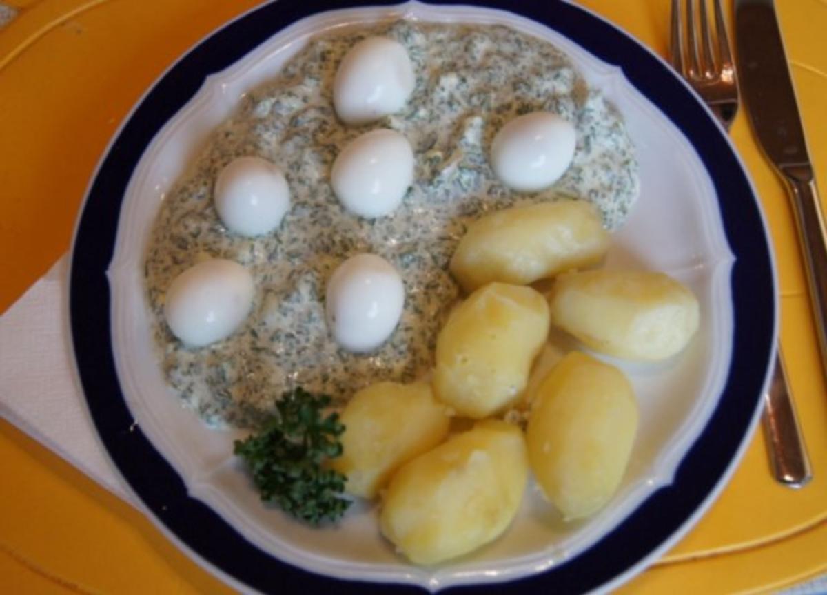 Wachteleier auf Frankfurter Grüne Soße mit gepellten Drillingen - Rezept