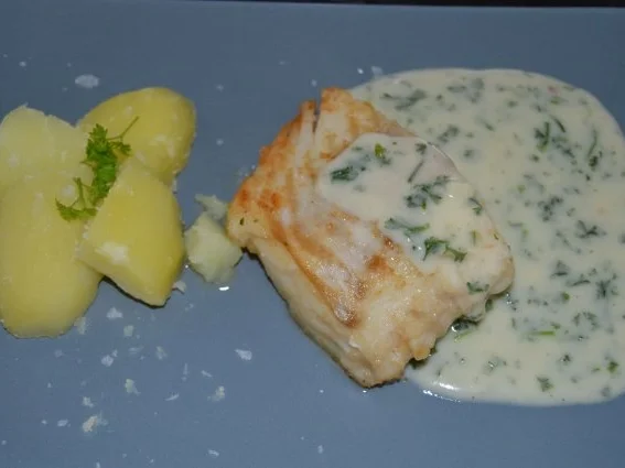 Mehlierte Dorschfilets an Petersiliensoße und Salzkartoffeln - Rezept - Bild Nr. 4