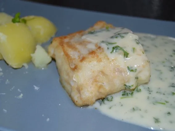 Mehlierte Dorschfilets an Petersiliensoße und Salzkartoffeln - Rezept - Bild Nr. 3