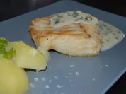 Mehlierte Dorschfilets an Petersiliensoße und Salzkartoffeln - Rezept