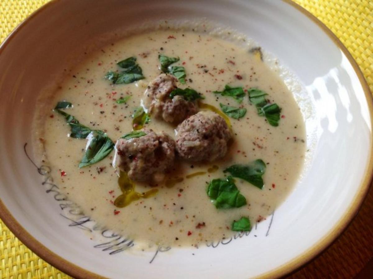 Bilder für Kartoffel-Porree-Apfelsuppe mit Hackbällchen - Rezept