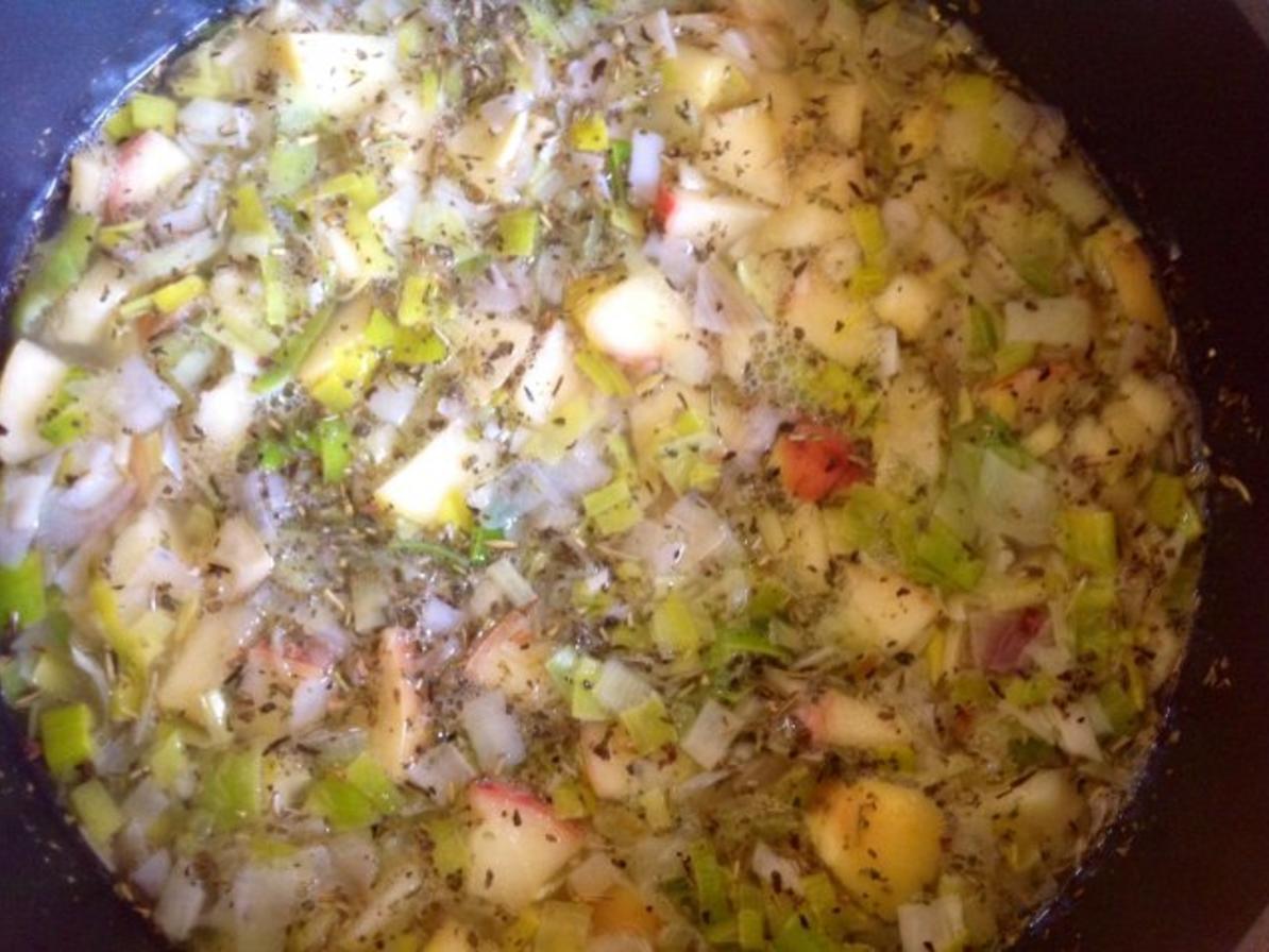 Kartoffel Porree Apfelsuppe mit Hackbällchen - einfach - 15 kcal/100g