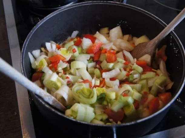 Rezept: Wachteleier-Mettbällchen auf Gemüsereis Bild Nr. 9 Wachteleier-Mettbällchen auf Gemüsereis - Rezept - Bild Nr. 9