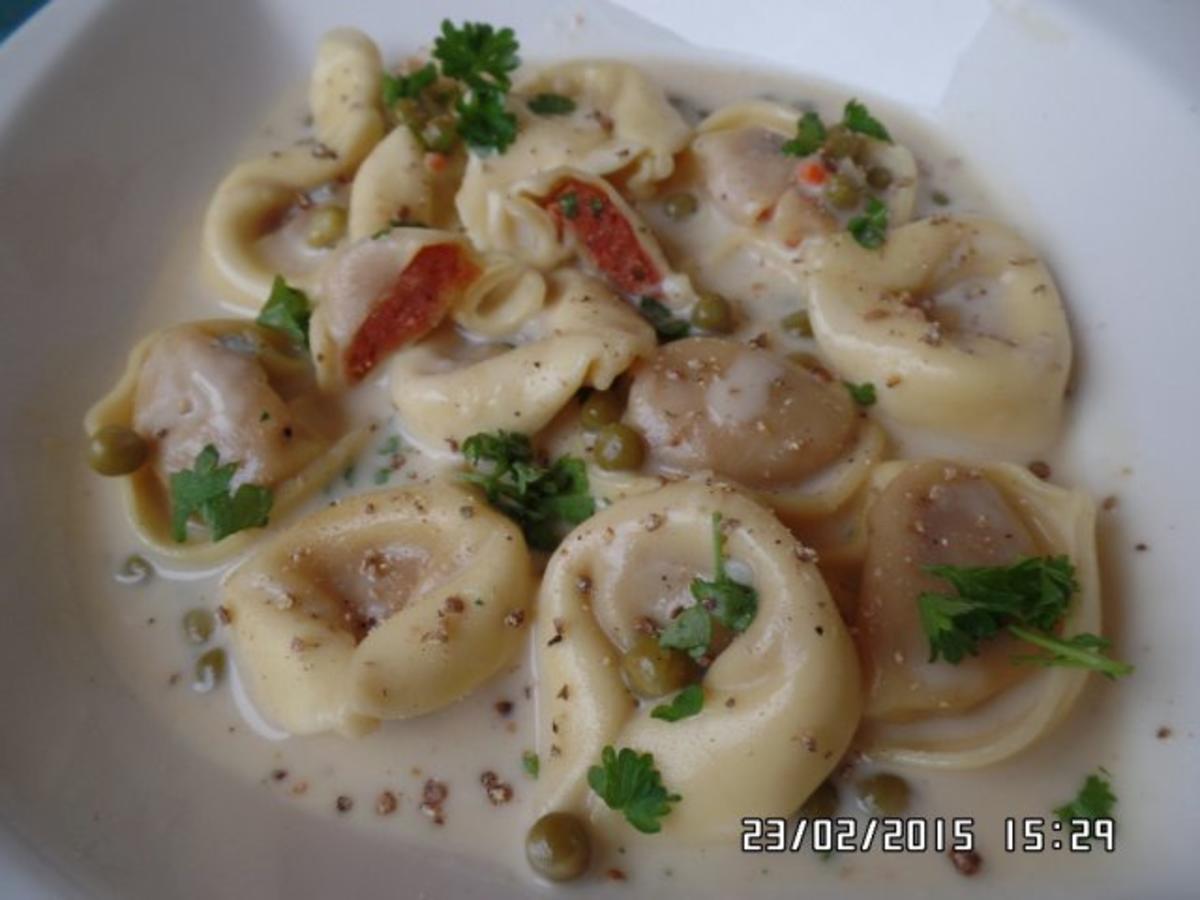 Gefüllte Tortelloni (gefüllt mit Tomate-Mozzarella ) in Sahne
-Gorgonzola-Sauce - Rezept Von Einsendungen Sheeva1960