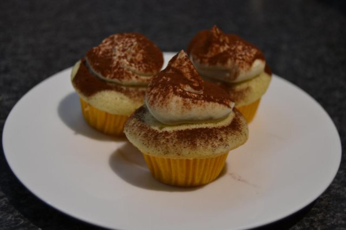 Eierlikör-Cupcakes mit Tiramisucreme - Rezept