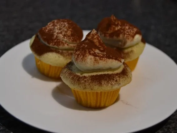 Eierlikör-Cupcakes mit Tiramisucreme - Rezept