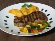 Filet Steak mit Süßkartoffel-Karotten-Püree, Gemüse & Sour Cream (Christian Polanc) - Rezept