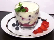 Vanille-Mascarpone-Creme mit frischen Beeren (Nachspeise Christian Polanc) - Rezept