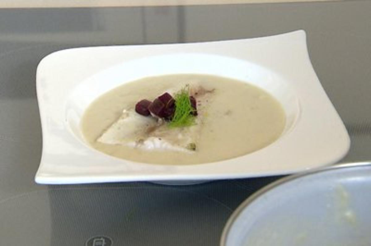 Bilder für Weißweinsuppe mit Zanderfilet (Vorspeise Tanja Szewczenko) - Rezept
