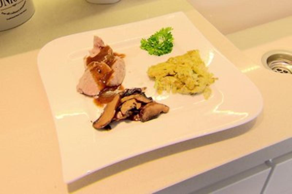 Schweinemedaillons mit Zucchini Rösti (Hauptspeise Tanja Szewczenko) - Rezept