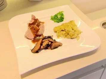 Schweinemedaillons mit Zucchini Rösti (Hauptspeise Tanja Szewczenko) - Rezept