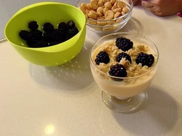 Dollys Brombeer Trifle (Nachspeise Tanja Szewczenko) - Rezept