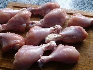 Rezept: Scharfe Knusperkeulchen mit Bulgursalat Bild Nr. 2 Scharfe Knusperkeulchen mit Bulgursalat - Rezept - Bild Nr. 2