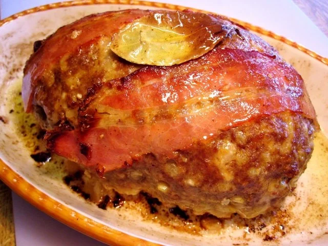 Hackbraten mit feuriger Pfeffer-Rahmsoße - Rezept